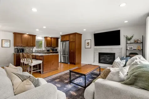 5 Falcon Drive Pelham NH 03076
