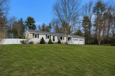 5 Falcon Drive Pelham NH 03076