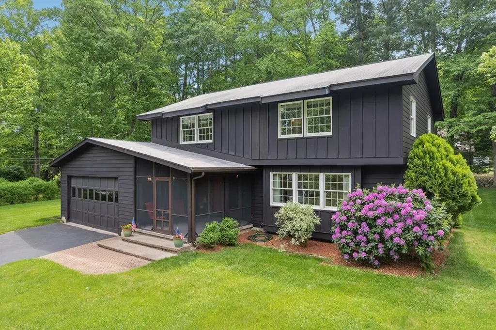 11 Parkhurst Drive Hudson NH 03051