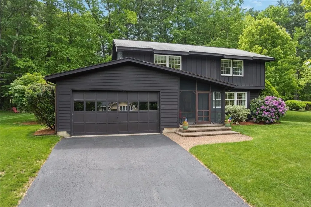 11 Parkhurst Drive Hudson NH 03051