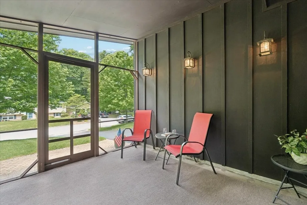 11 Parkhurst Drive Hudson NH 03051