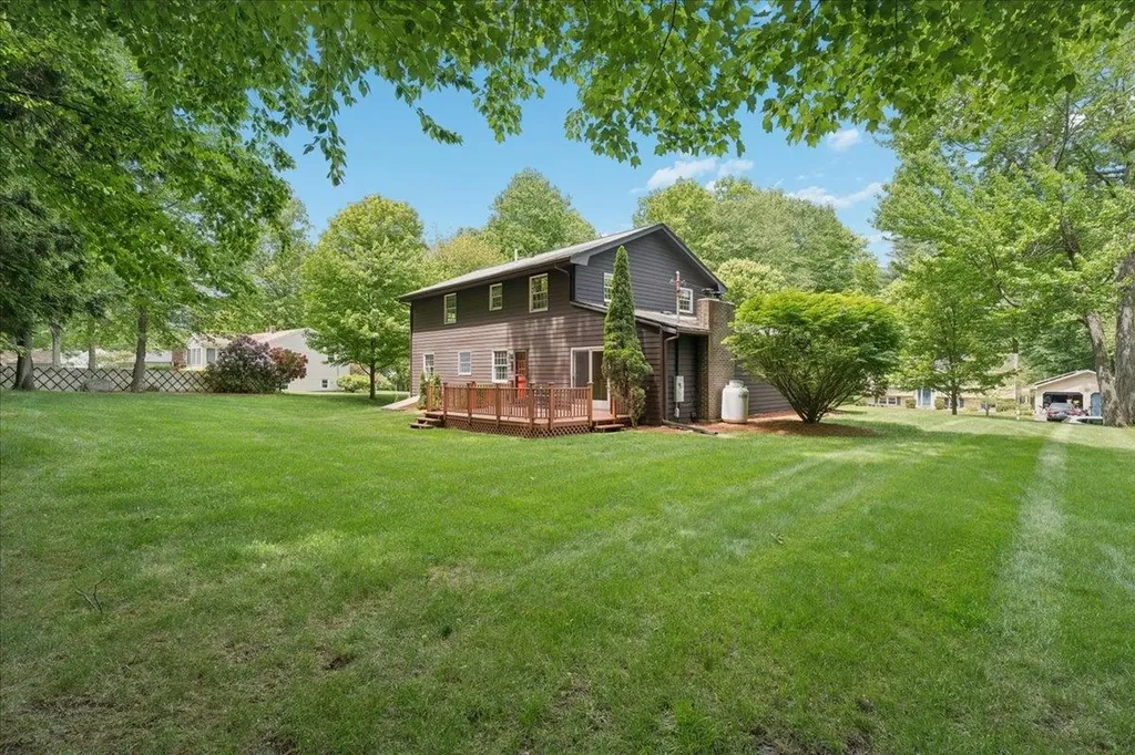 11 Parkhurst Drive Hudson NH 03051