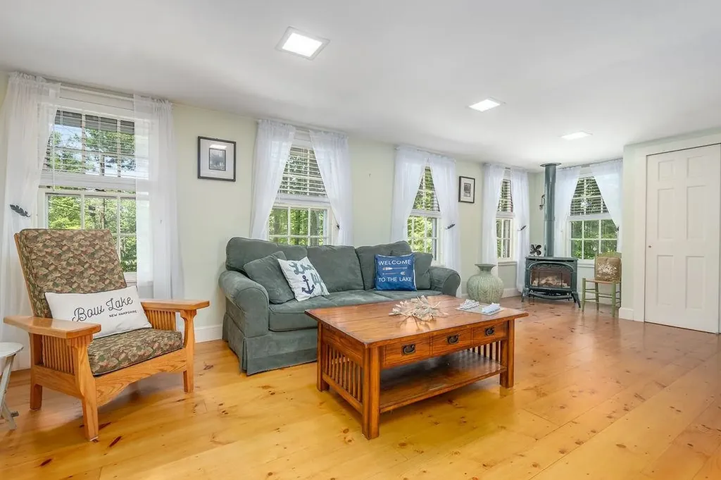 31 Lake View Drive Strafford NH 03884