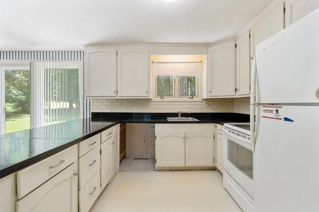 66 Post Road North Hampton NH 03862
