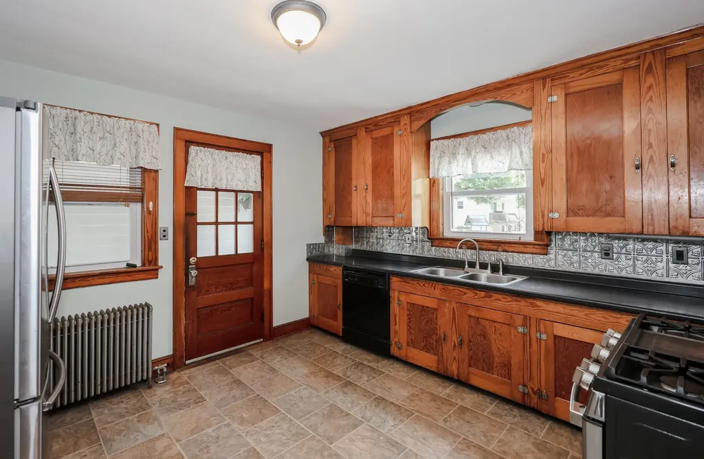 78 Candia Road Manchester NH 03109