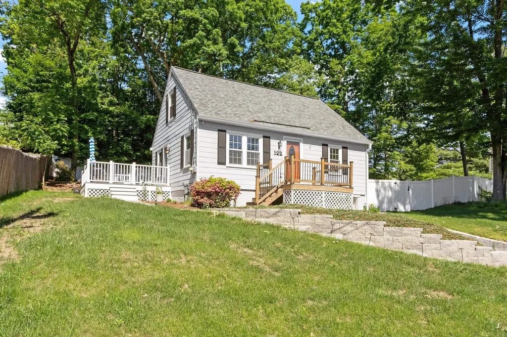 122 Westwood Drive Nashua NH 03062