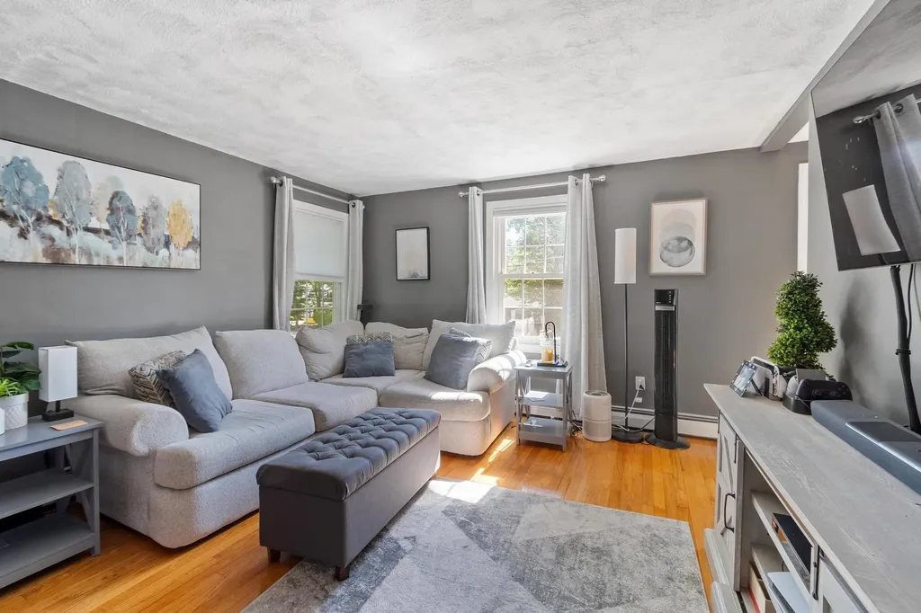 122 Westwood Drive Nashua NH 03062