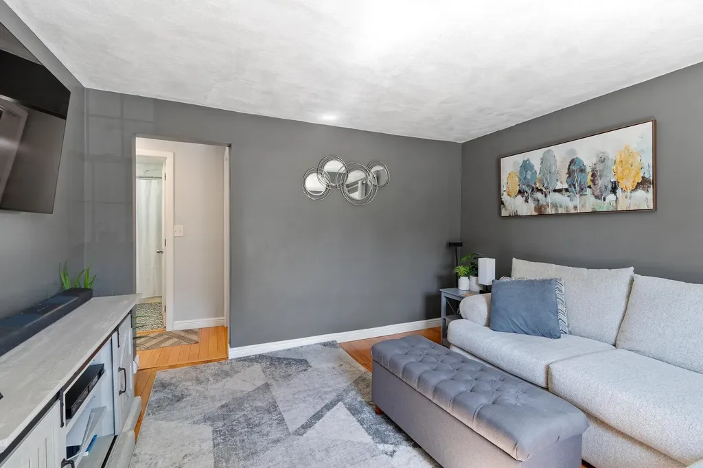 122 Westwood Drive Nashua NH 03062