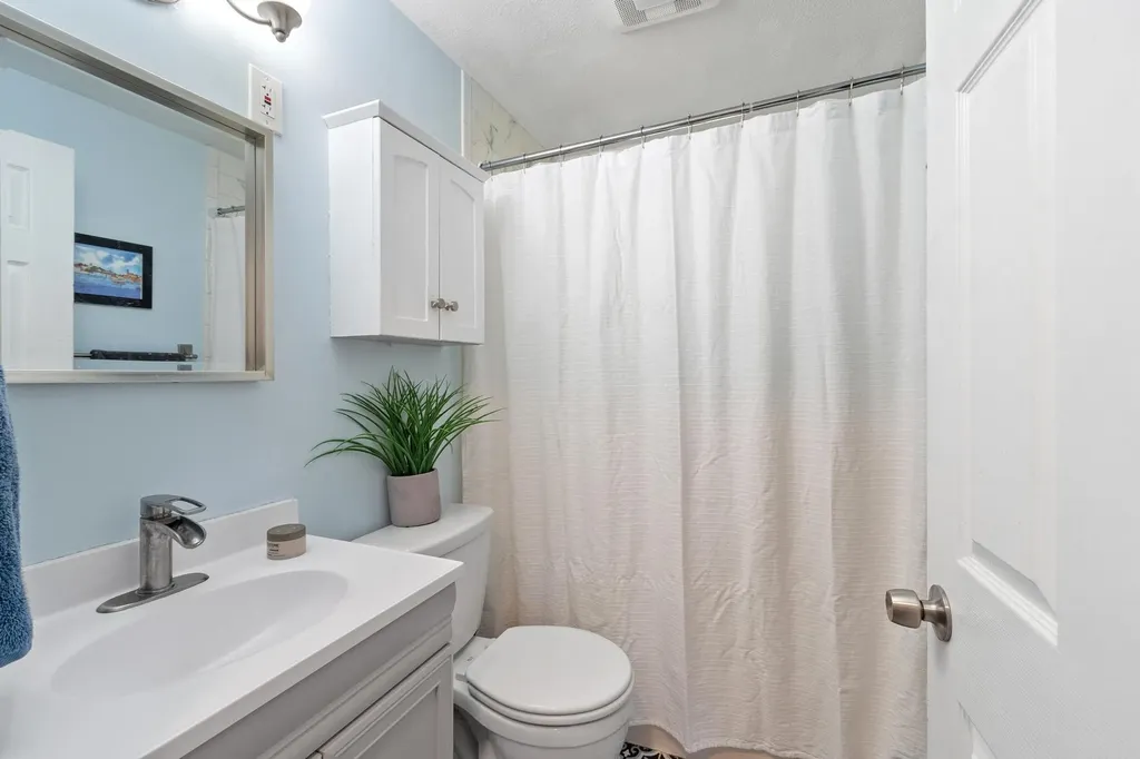 122 Westwood Drive Nashua NH 03062