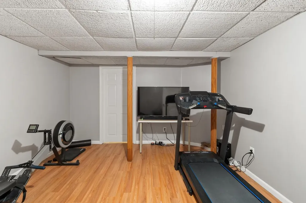 122 Westwood Drive Nashua NH 03062