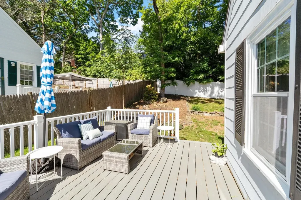 122 Westwood Drive Nashua NH 03062