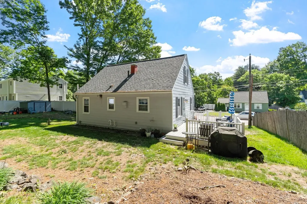 122 Westwood Drive Nashua NH 03062