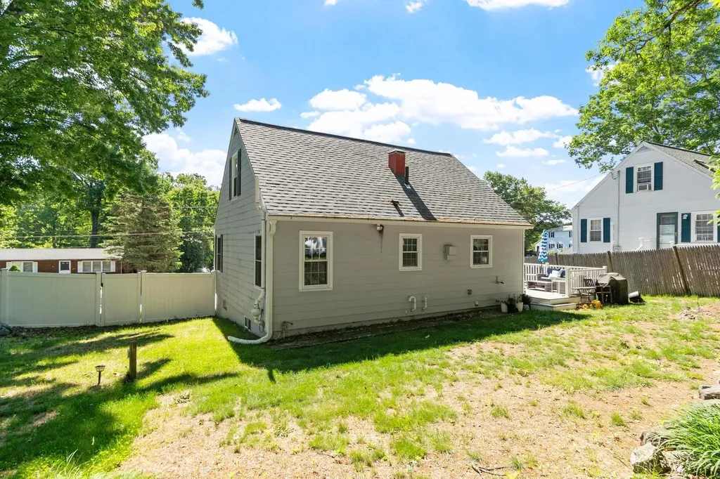 122 Westwood Drive Nashua NH 03062