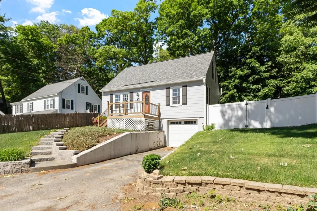 122 Westwood Drive Nashua NH 03062