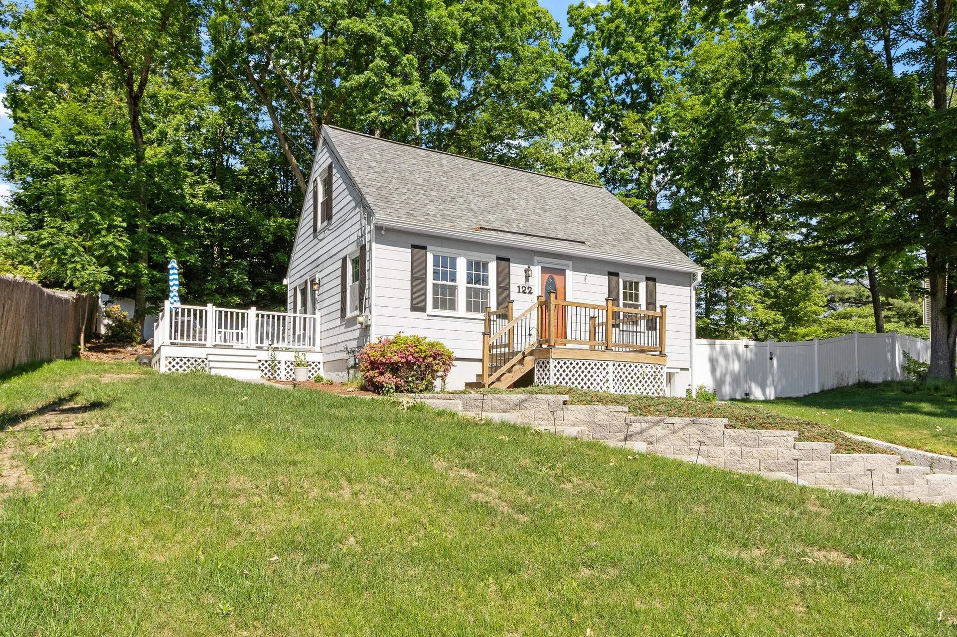 122 Westwood Drive Nashua NH 03062
