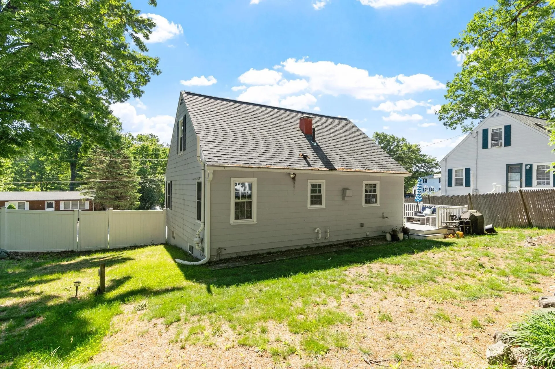 122 Westwood Drive Nashua NH 03062