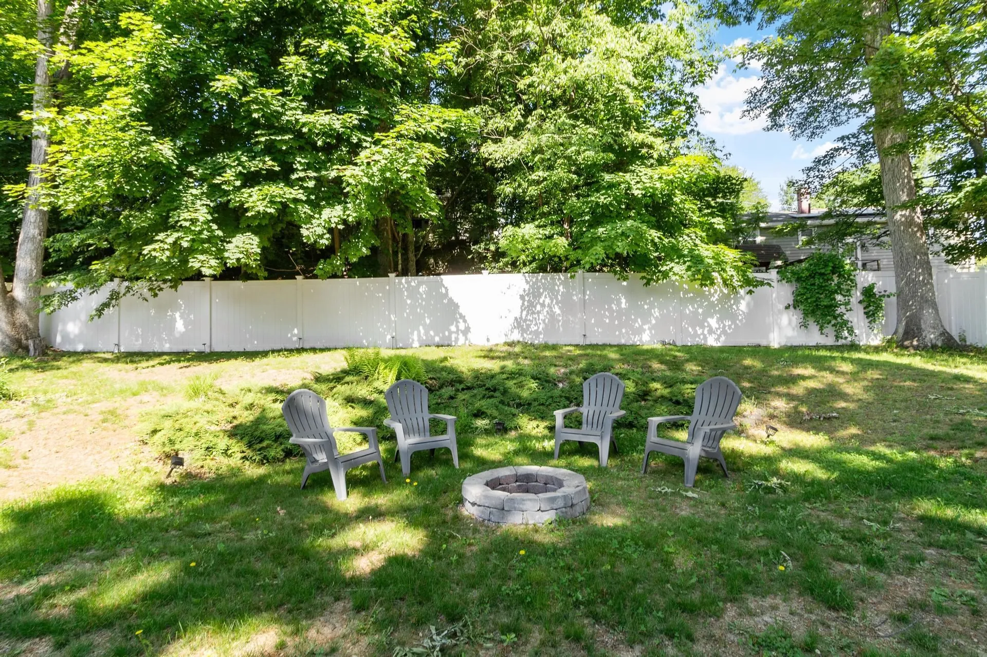 122 Westwood Drive Nashua NH 03062
