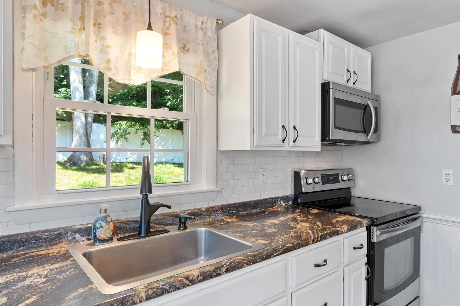 122 Westwood Drive Nashua NH 03062