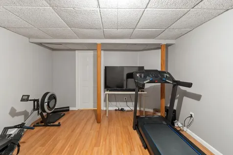 122 Westwood Drive Nashua NH 03062