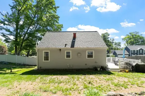 122 Westwood Drive Nashua NH 03062