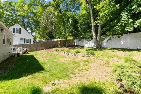 122 Westwood Drive Nashua NH 03062