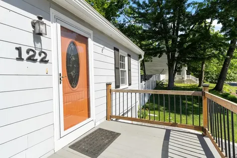 122 Westwood Drive Nashua NH 03062