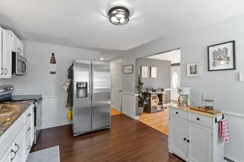 122 Westwood Drive Nashua NH 03062