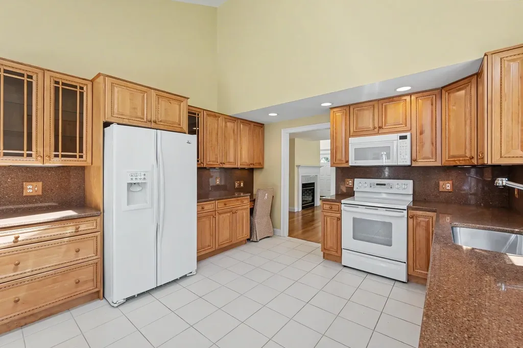 143 Hampton Meadows Hampton NH 03842-1820