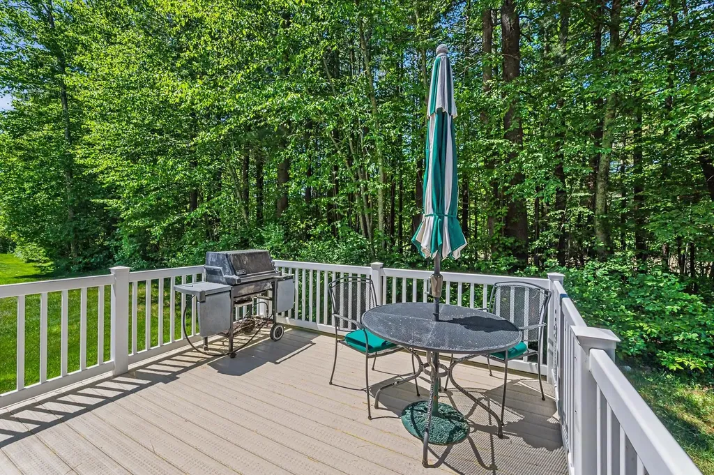 143 Hampton Meadows Hampton NH 03842-1820