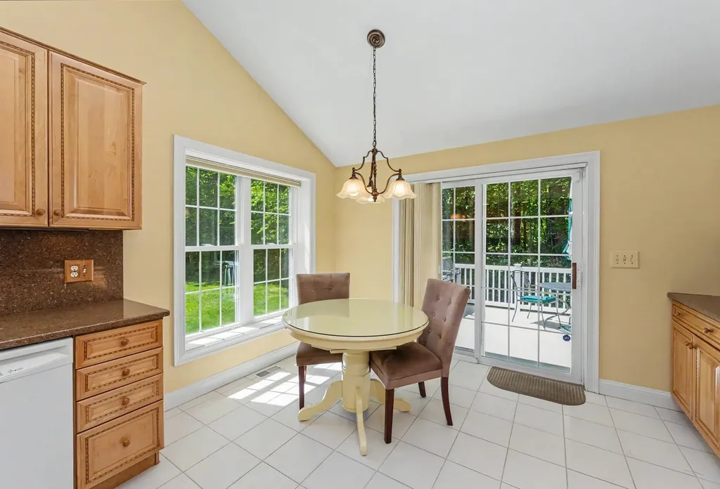 143 Hampton Meadows Hampton NH 03842-1820