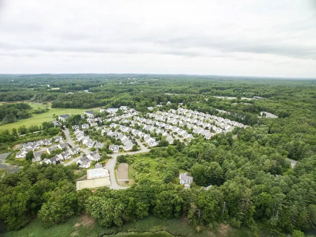 143 Hampton Meadows Hampton NH 03842-1820