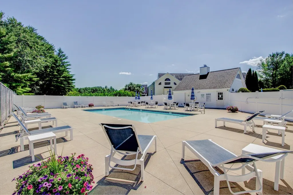 143 Hampton Meadows Hampton NH 03842-1820