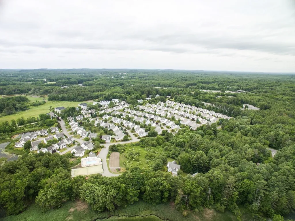 143 Hampton Meadows Hampton NH 03842-1820
