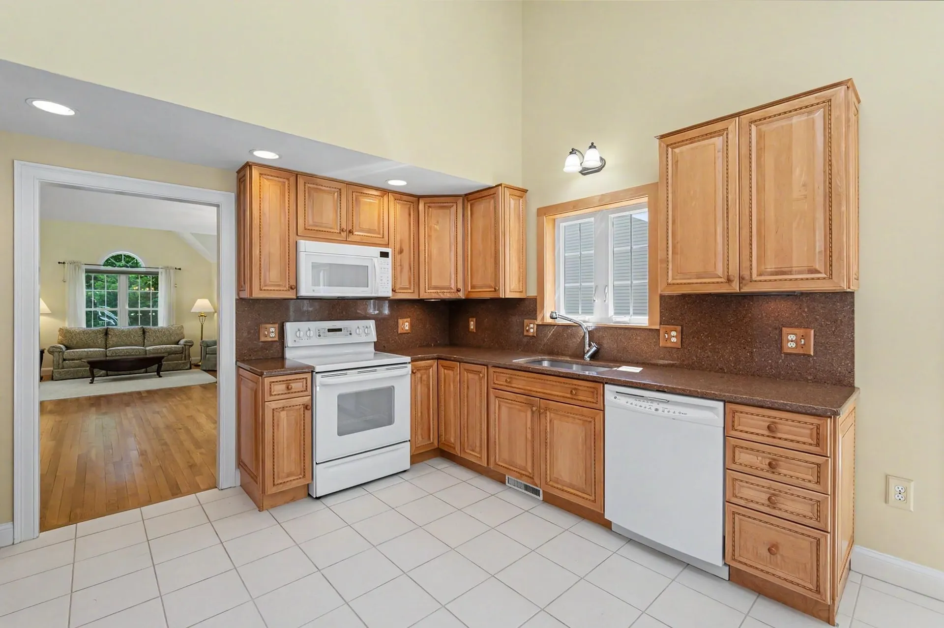 143 Hampton Meadows Hampton NH 03842-1820