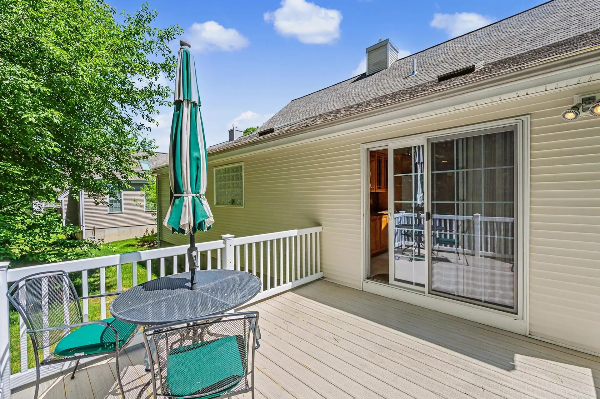 143 Hampton Meadows Hampton NH 03842-1820