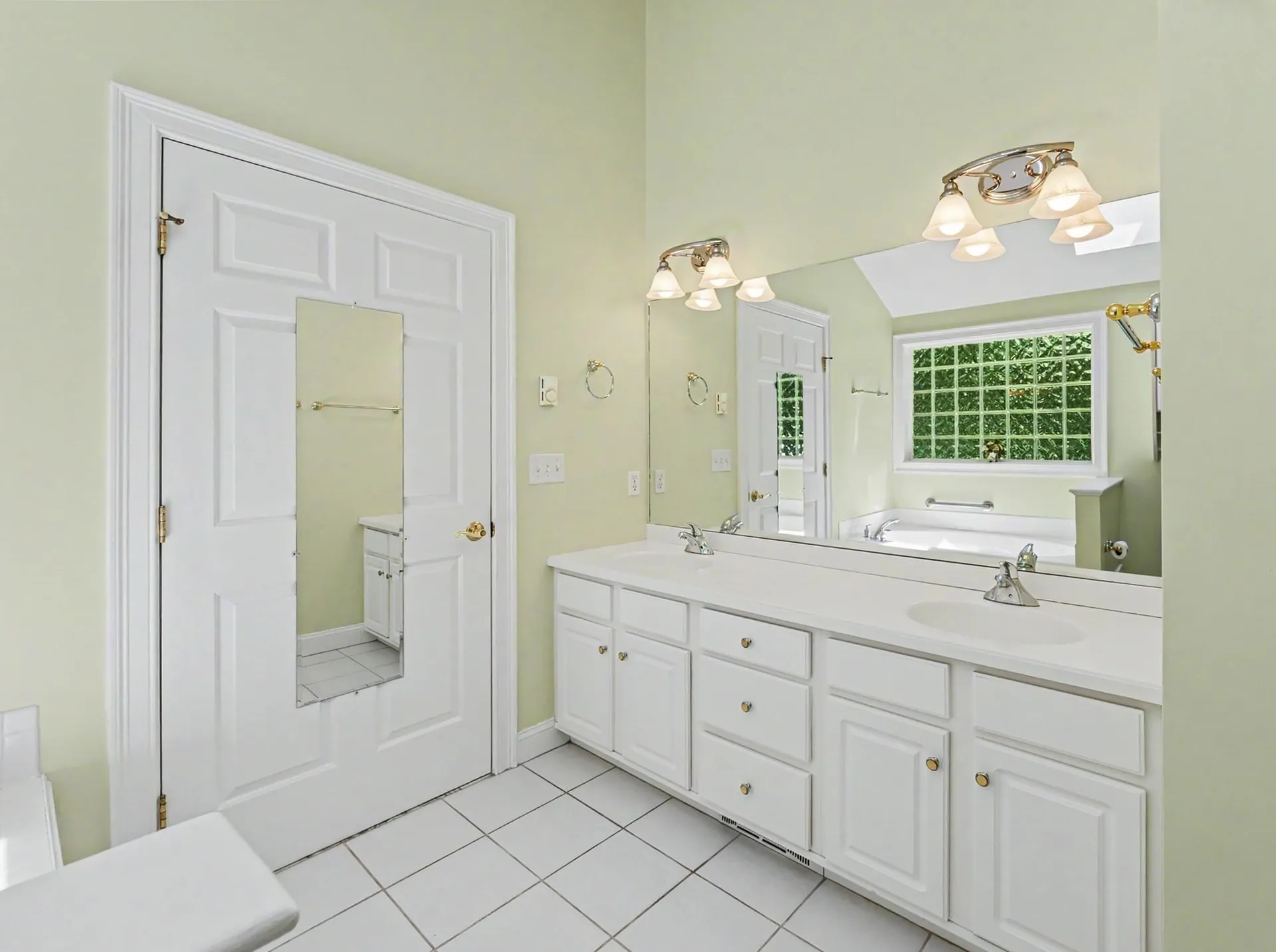 143 Hampton Meadows Hampton NH 03842-1820