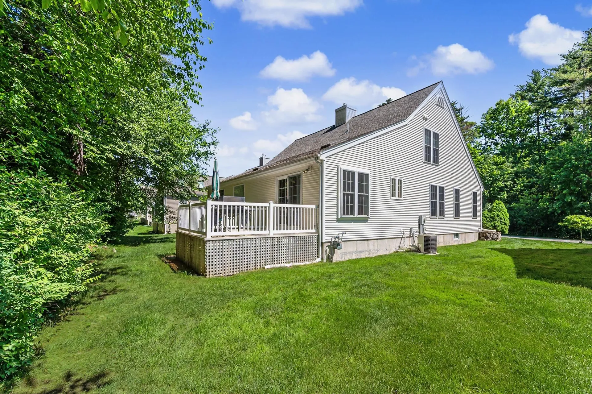 143 Hampton Meadows Hampton NH 03842-1820