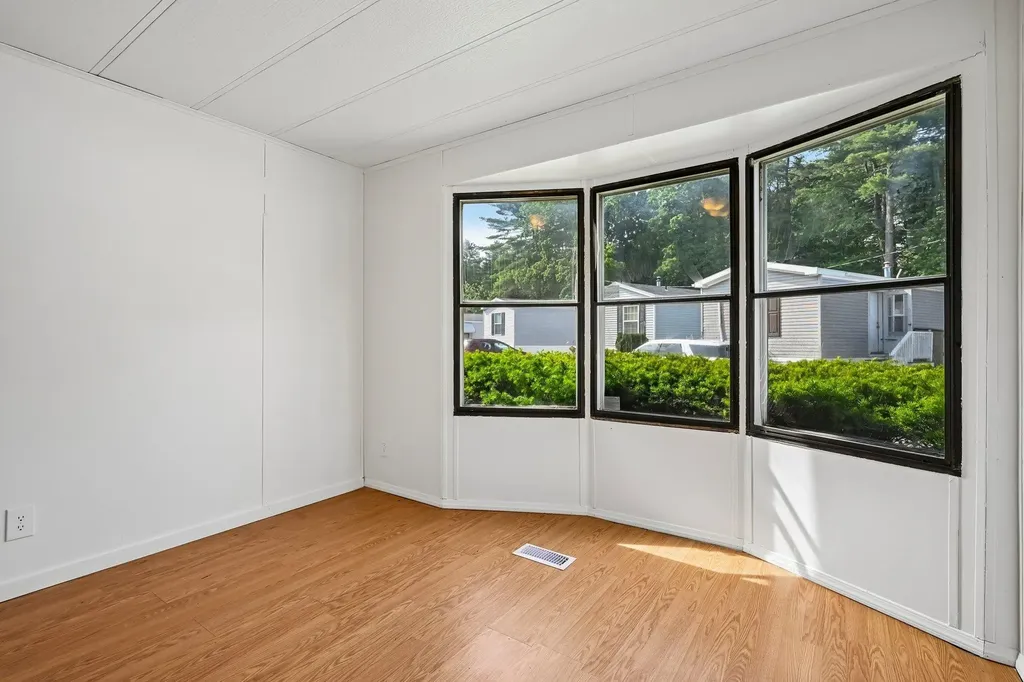 37 Thistle Way Manchester NH 03109