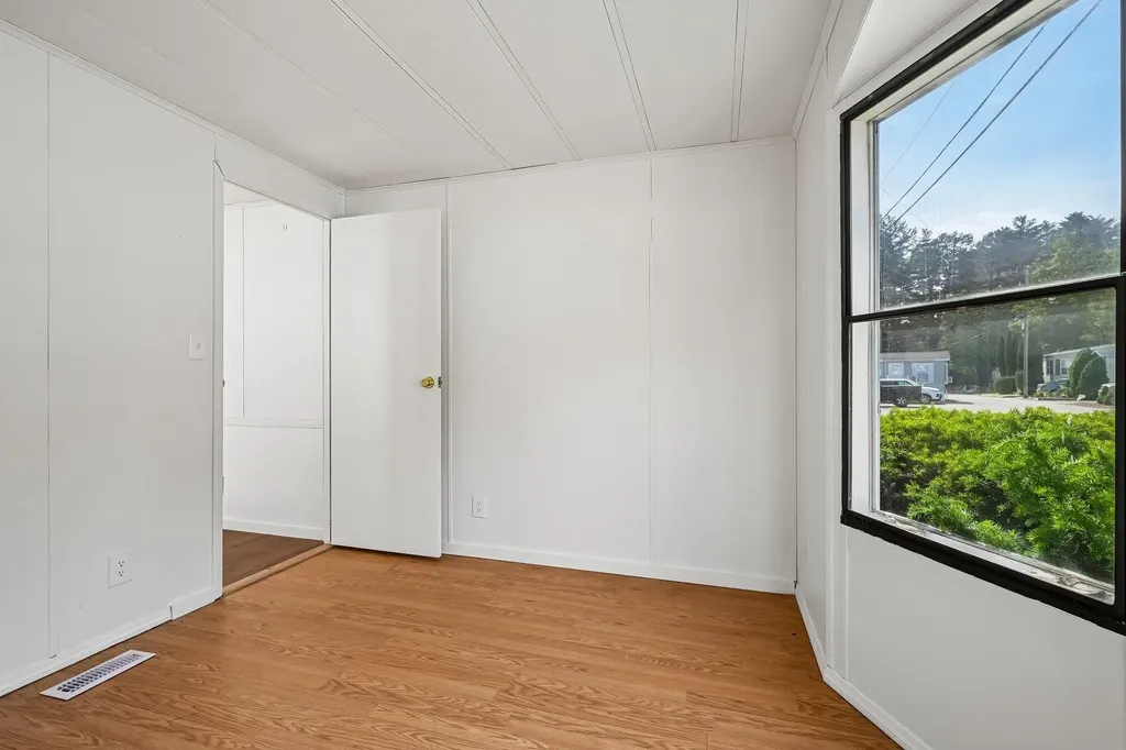 37 Thistle Way Manchester NH 03109
