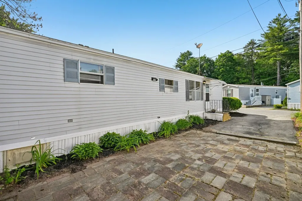 37 Thistle Way Manchester NH 03109