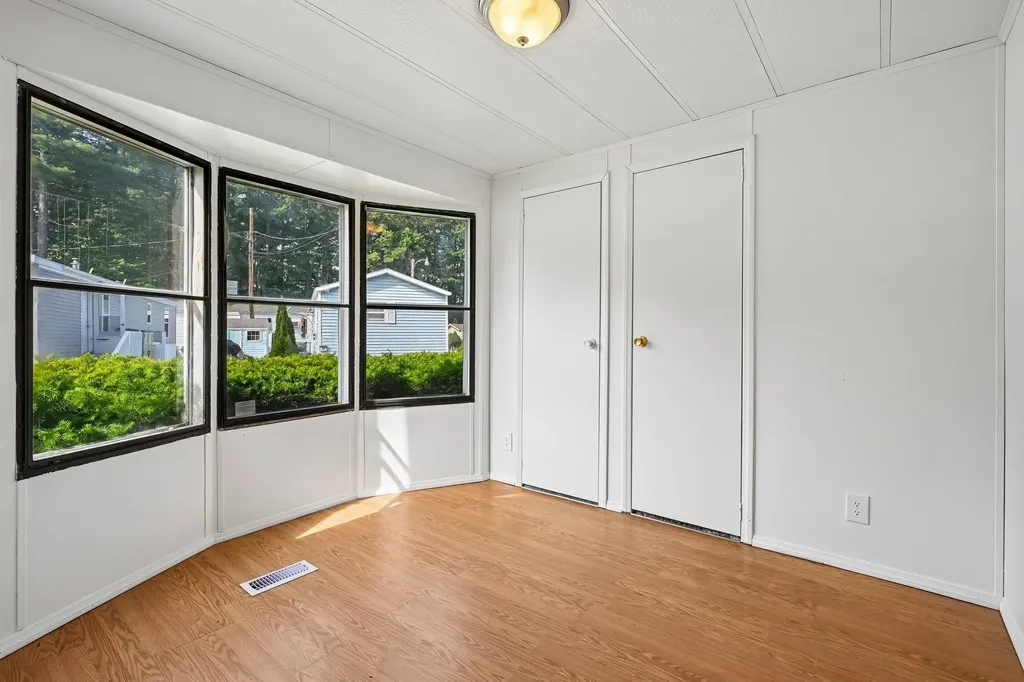 37 Thistle Way Manchester NH 03109