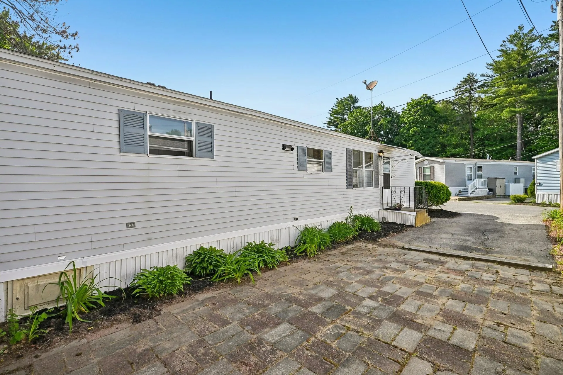 37 Thistle Way Manchester NH 03109