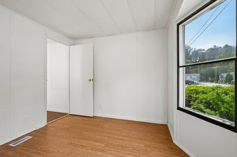 37 Thistle Way Manchester NH 03109