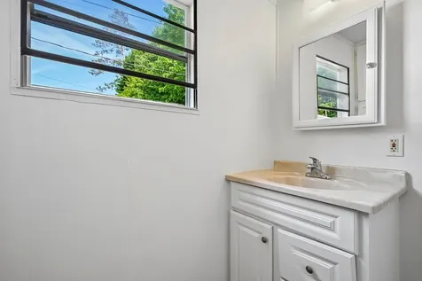 37 Thistle Way Manchester NH 03109