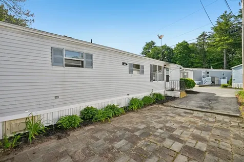 37 Thistle Way Manchester NH 03109