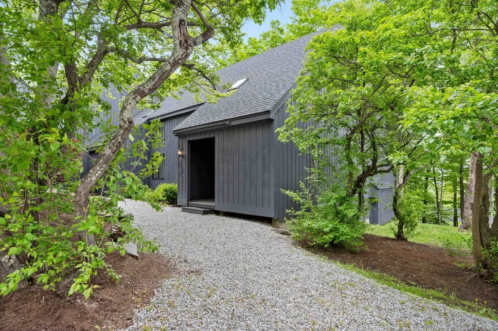 196 Castlerock Road Warren VT 05674