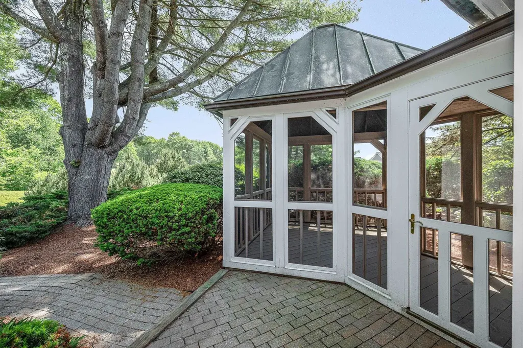 4 Green Heron Lane Nashua NH 03062