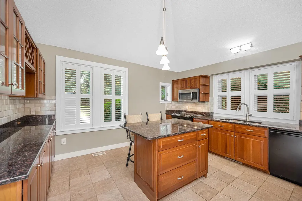 4 Green Heron Lane Nashua NH 03062