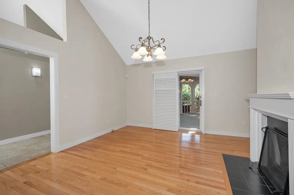 4 Green Heron Lane Nashua NH 03062