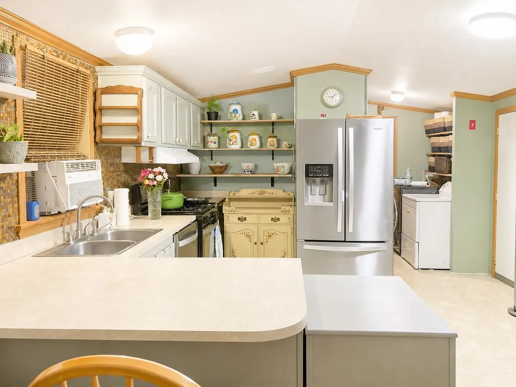 10 Hummingbird Lane Raymond NH 03077